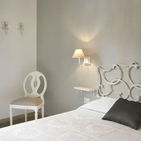 Gens Claudia, Vatican Luxury