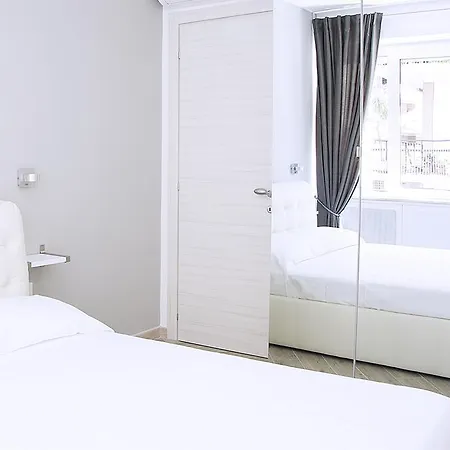 Gens Claudia, Vatican Luxury Apartment *