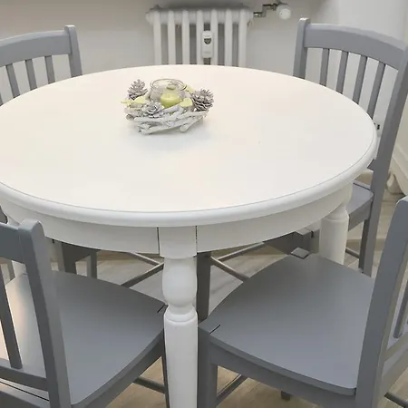 Gens Claudia, Vatican Luxury