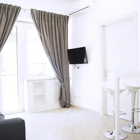 Gens Claudia, Vatican Luxury