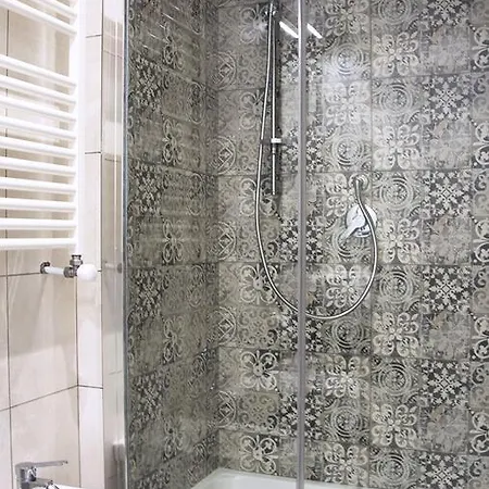 Gens Claudia, Vatican Luxury Apartmán Řím