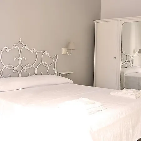 Gens Claudia, Vatican Luxury Apartmán Řím