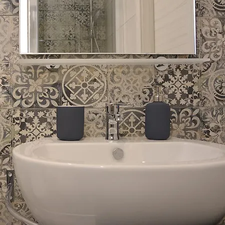 Gens Claudia, Vatican Luxury