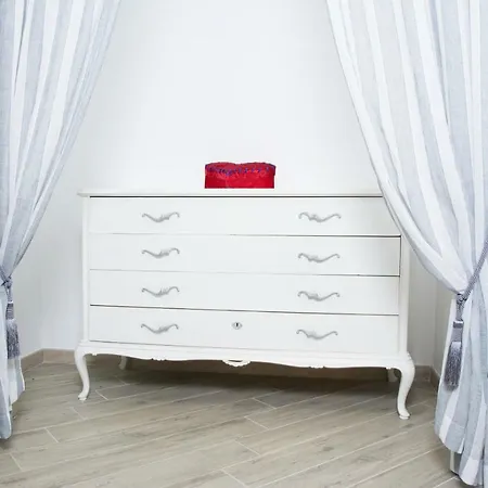 Gens Claudia, Vatican Luxury Apartmán Řím